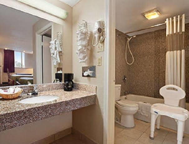 Travelodge By Wyndham New Orleans Harvey Hotel Esterno foto